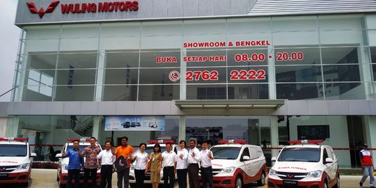 Wuling Donasikan Confero Ambulan ke Rumah Zakat