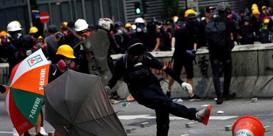 menjadi tuntutan demonstran selama ini rev1