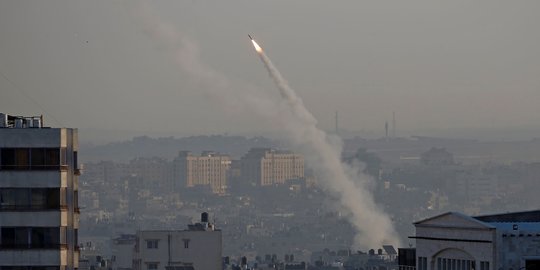 Gaza Lancarkan Puluhan Roket Balasan untuk Israel