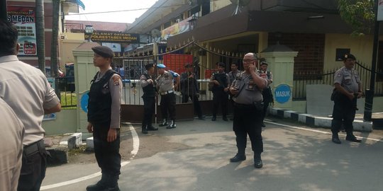 Bom Meledak di Medan, Personel Polres Bekasi Dilengkapi Helm dan Rompi Antipeluru