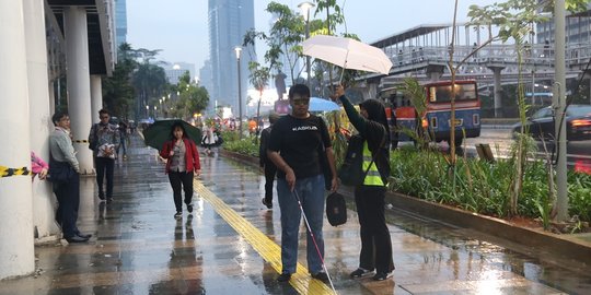 Interaksi Ruang Ketiga di Jalur Pedestrian DKI Jakarta