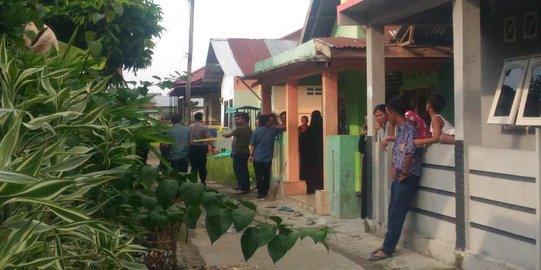 Densus 88 Pasang Garis Polisi dan Geledah Kontrakan Pelaku Bom Bunuh Diri di Medan