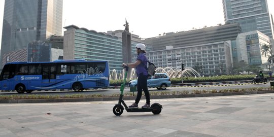 Polisi Tegaskan Mobil Seruduk Skuter Listrik di Senayan Bukan Tabrak Lari