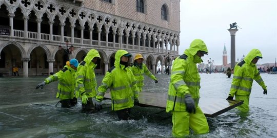 Pusat Wisata Gondola Venesia Terendam Banjir Tertinggi dalam 50 Tahun