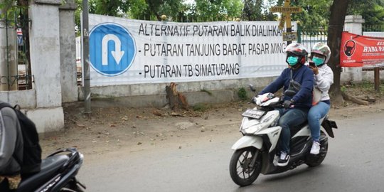 15 November, Jalur Putar Balik di Depan Kampus IISIP Lenteng Agung Ditutup