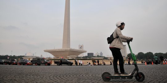 Naik Skuter Listrik Tak di Jalur Sepeda, Pengguna Bakal Didenda Rp250.000