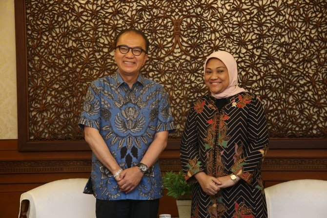 menteri ketenagakerjaan ida fauziyah menerima courtesy call duta besar republik korea untuk indonesia kim chang beom