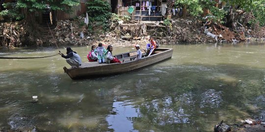 Potret Warga Bantaran Sungai Ciliwung di Tengah Defisit Anggaran DKI