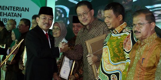 Pendiri Emtek Eddy Sariaatmadja Raih Penghargaan dari Kemenkes