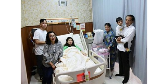 bersama cucu ketiganya rev1