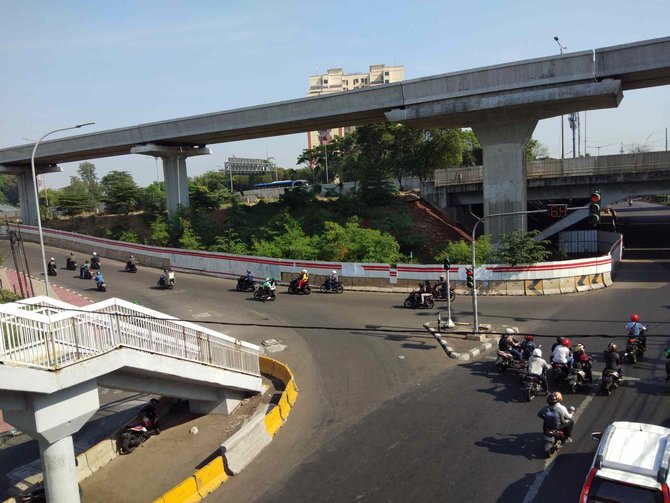 jembatan di tengah jalan dewi sartika