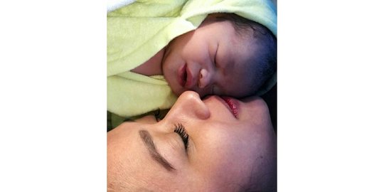 foto sang anak yang baru lahir rev2