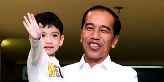 unggah foto jokowi bersam jan ethes rev1