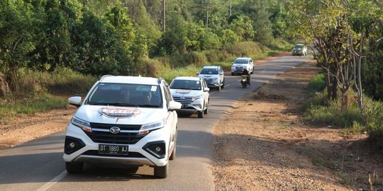 Kunjungi Pulau Padamarang, Terios 7 Wonders Gelar Aksi Bersih Pantai