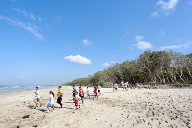 serunya berlari di tengah kawasan geopark alas purwo banyuwangi