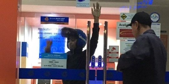 Kocak! Pria Ini Terkunci di ATM Tengah Malam, Begini Ceritanya