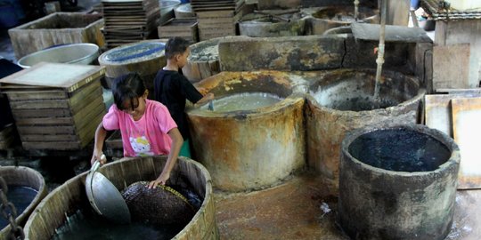 New York Times Sebut Sampah Plastik Impor Jadi Bahan Bakar Pabrik Tahu di Indonesia