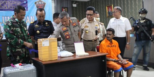 Simpan Sabu di Kotak Perhiasan, Warga India Ditangkap di Bandara Juanda