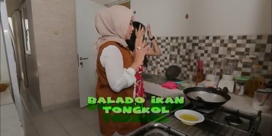13 potret rumah pedangdut ine sinthya '5 menit lagi', mewah dan ada ruang karaokenya