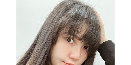 via vallen dengan gaya rambut berponi rev3