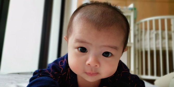 5 Potret Mikhael Moeis, Anak Sandra Dewi yang Menggemaskan