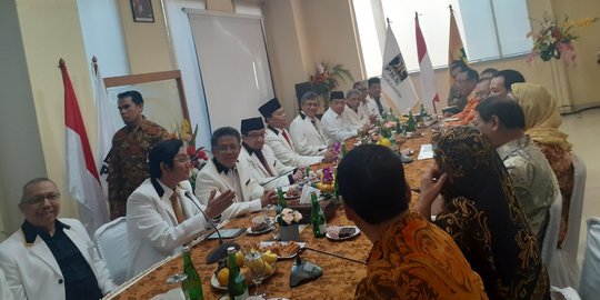 Tiba di DPP PKS, Tommy dan Titiek Soeharto Disambut Sohibul Iman