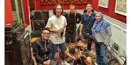 rekaman di studio musik melly