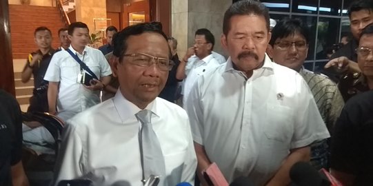 Bertemu Jaksa Agung, Menko Polhukam Pastikan TP4 Dibubarkan