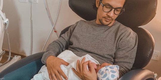 Kimberly Ryder Melahirkan Anak Pertama di Inggris, Suami Umumkan Nama Sang Bayi