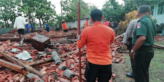 Aula SMK di Sragen Ambruk Saat Siswa Sedang Praktik Mengelas