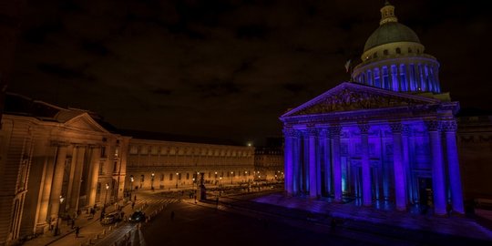 Peringati Hari Anak Sedunia, Monumen Pantheon Diterangi Cahaya Biru