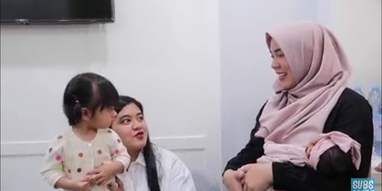 Anak Fitri Tropica Dapat Hadiah Istimewa dari Putri Presiden, Isinya Mengejutkan