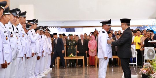 Lantik Kades, Anas Pesan Penguatan SDM dan Perkuat Leadership