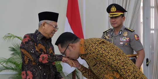 Gubernur Jabar Ridwan Kamil Terima Penghargaan dari Wapres Ma'ruf Amin