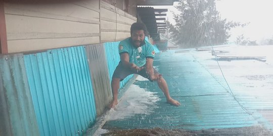 Warga Puncak Papua Dilanda Hujan Es, Suhu Udara Terasa Seperti di Eropa