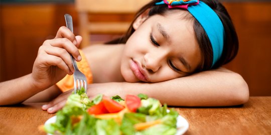 7 Cara Mengatasi Anak Susah Makan