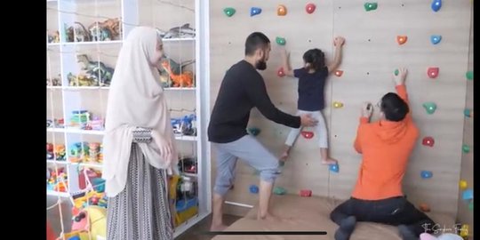 8 potret rumah mewah teuku wisnu dan shireen sungkar, ada playroom luas