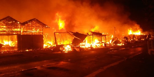 Dini Hari, Toko Kertas di Ciputat Terbakar