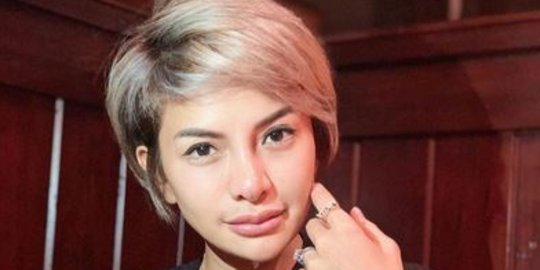 Nikita Mirzani Nekat Buka Baju di Mall Bareng Billy Syahputra Cari ATM