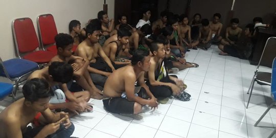 Diduga Lempari Kereta dengan Batu, 36 Pemuda di Surabaya Diamankan Polisi