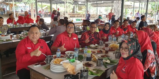 Kunjungi UMKM Semprong Purwakarta, Sekjen PDIP Ajak Masyarakat Peduli Kuliner Lokal