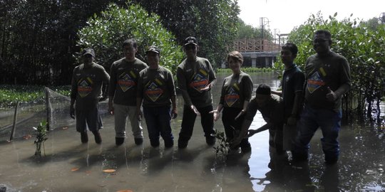 Puluhan Pegawai Jasa Raharja Jadi Relawan Kebersihan di Pulau Pramuka