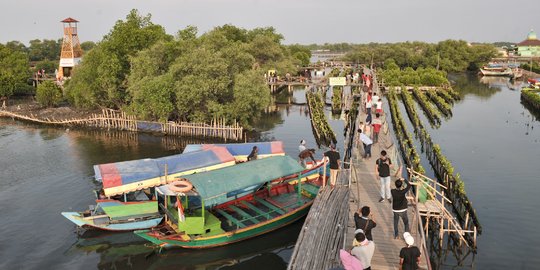Menikmati Wisata Mangrove Tarumajaya di Akhir Pekan