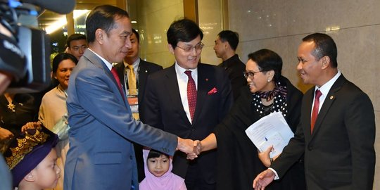 Jokowi Bertemu Presiden Moon Jae-In hingga CEO Korea Selatan Hari Ini