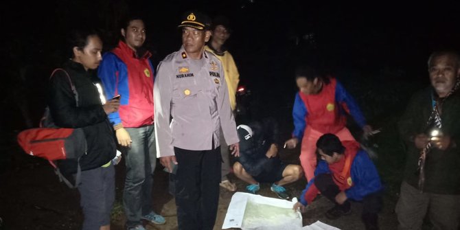 Pasutri Asal Jakarta Tersesat di Gunung Salak