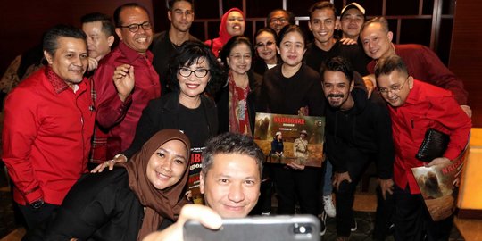 Megawati dan Puan Maharani Nobar Film Nagabonar Bareng Artis