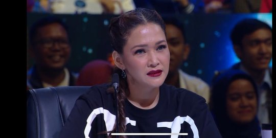 Lagu Ini Bikin Maia Estianty Sampai Naik Kursi