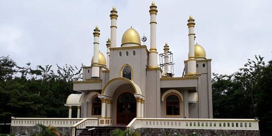 5 Fakta Menarik Masjid Bak Istana di Tengah Hutan Gowa