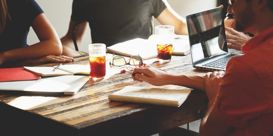 ceo dan presiden teles properties terampil dalam menyelesaikan masalah