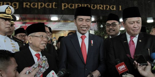 Membandingkan Staf Khusus Jokowi dengan Ma'ruf Amin